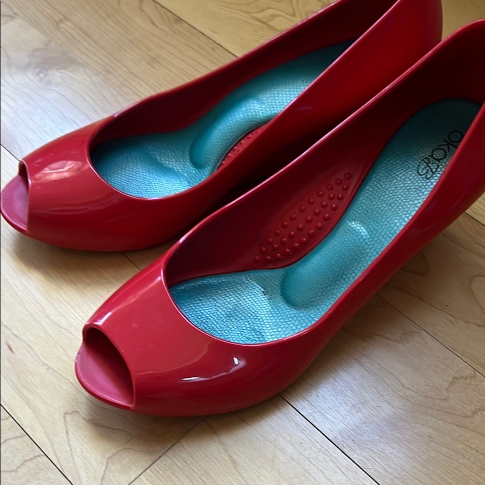 OKA b Red Flats with Classic Design